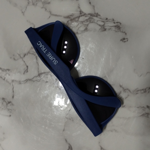 🎁 Free With Purchase - Picture 2 of 5